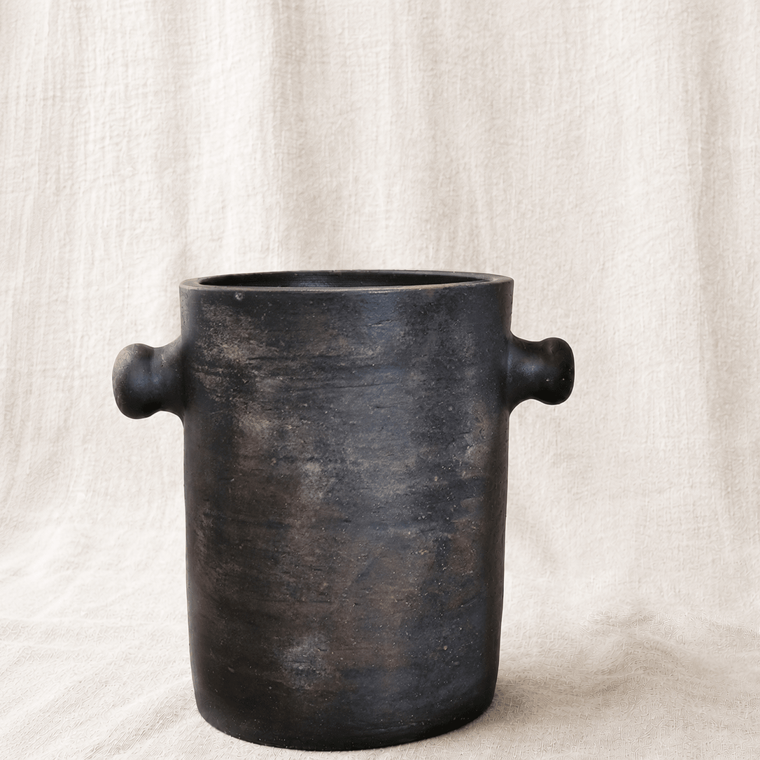 The Simple Clay Pot - The Quiet Edit